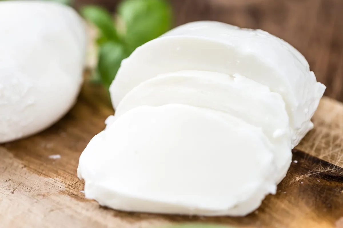 Enceinte mozzarella : peut-on manger de la mozzarella pendant la grossesse ?