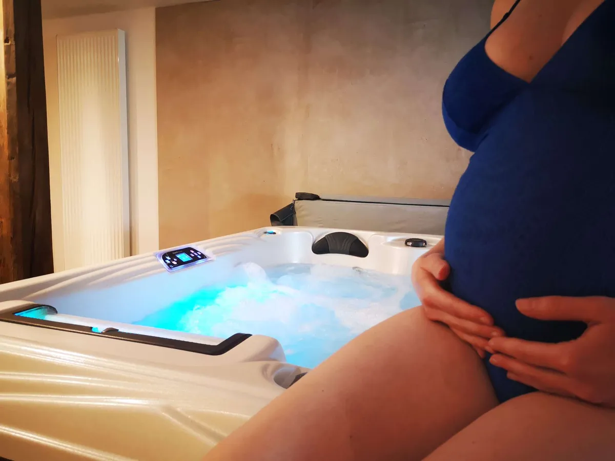 Jacuzzi enceinte : ce que ton gynécologue ne détaille pas toujours